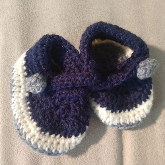 Crochet blanket beanie and booties - Picture 6 of 6
